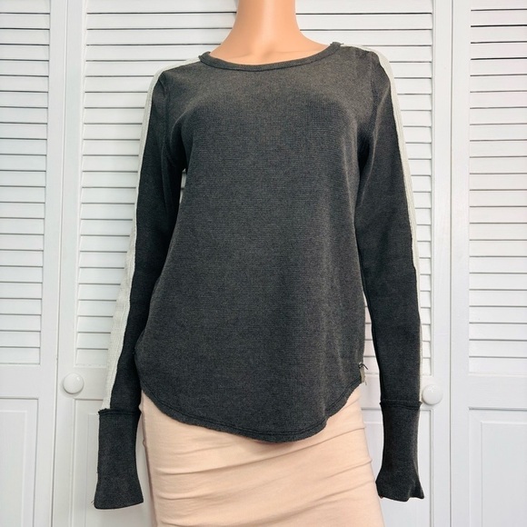We The Free Tops - 2/$25 WE THE FREE Waffle Knit Gray Long Sleeve Thermal Size Large
